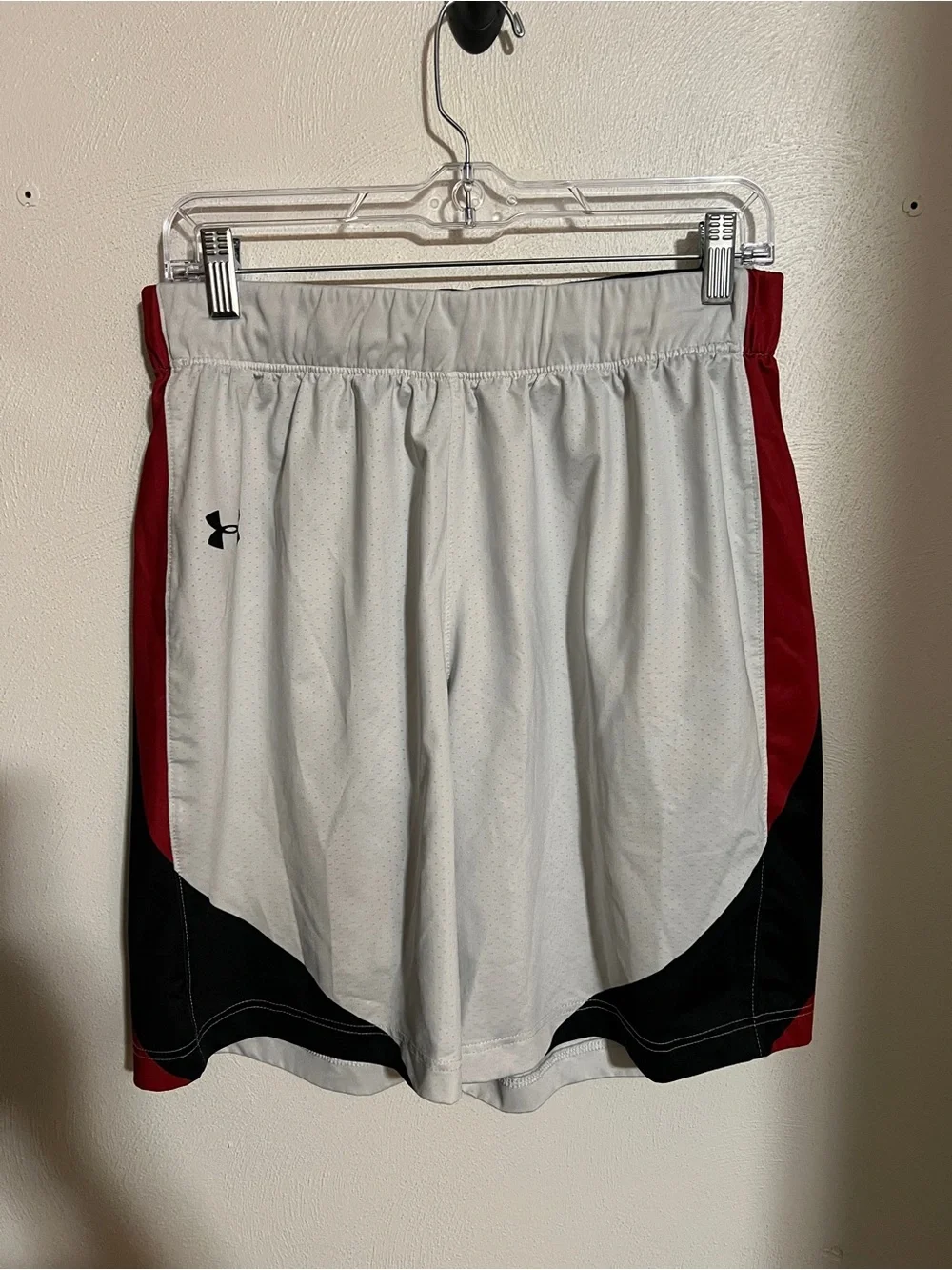 UNDER ARMOUR Classic Athletic Athleisure Basketball Shorts White Red Black Boy L